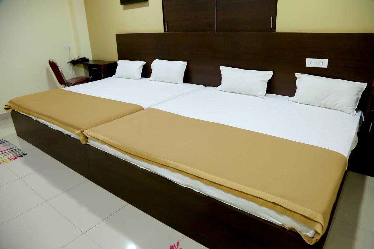 Divya Lodge Hyderabad Exterior photo