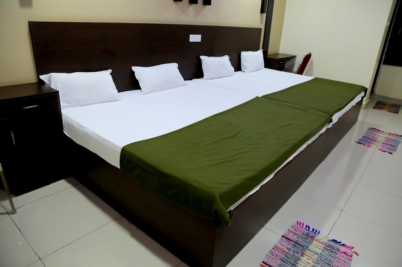 Divya Lodge Hyderabad Exterior photo