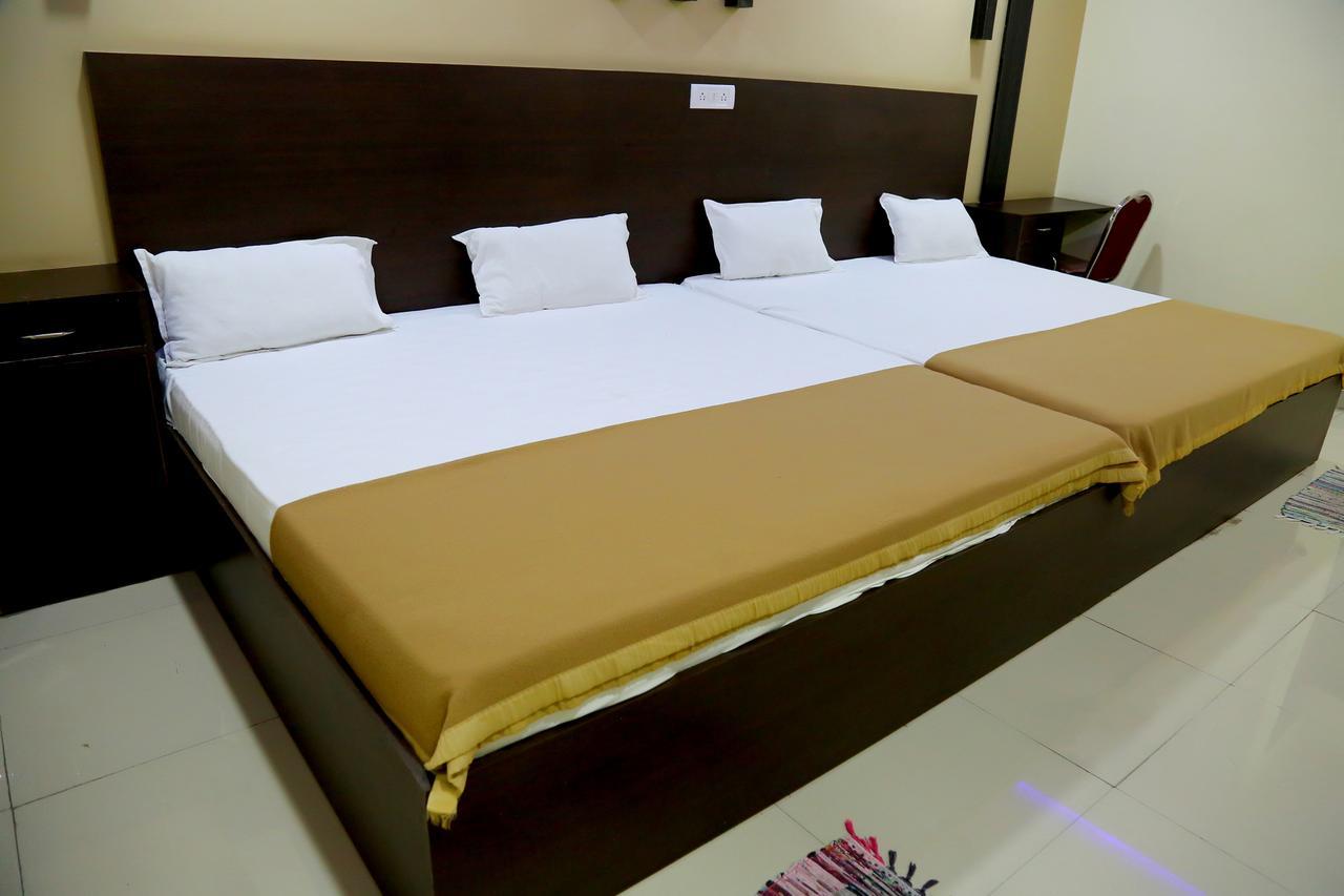Divya Lodge Hyderabad Exterior photo