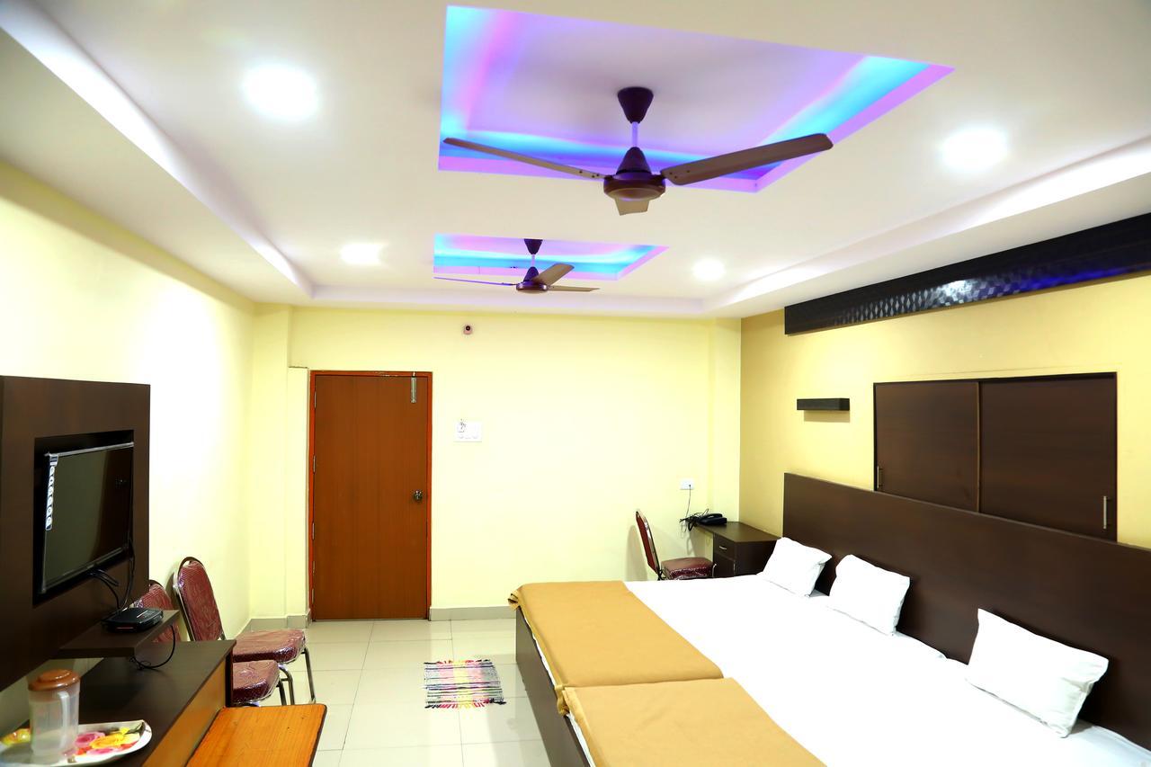 Divya Lodge Hyderabad Exterior photo