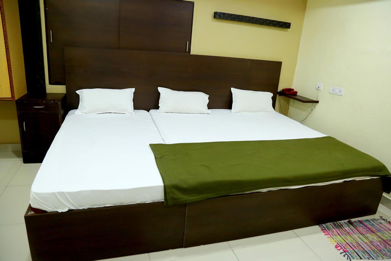 Divya Lodge Hyderabad Exterior photo