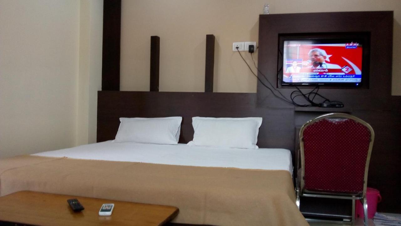 Divya Lodge Hyderabad Exterior photo